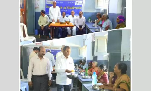 రోటరీ క్లబ్ ఆధ్వర్యంలో వృద్ధులకు అన్న సమారాధన