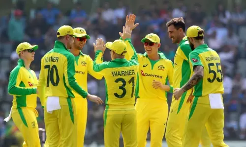 IND v AUS 1st ODI : ఐదు వికెట్లు కోల్పోయిన భారత్ IND v AUS 1st ODI : ఐదు వికెట్లు కోల్పోయిన భారత్