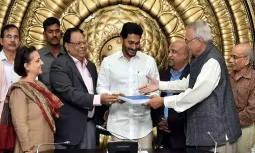 శుక్రవారం సీఎం జగన్తో హైవర్ కమిటీ సమావేశం శుక్రవారం సీఎం జగన్తో హైవర్ కమిటీ సమావేశం