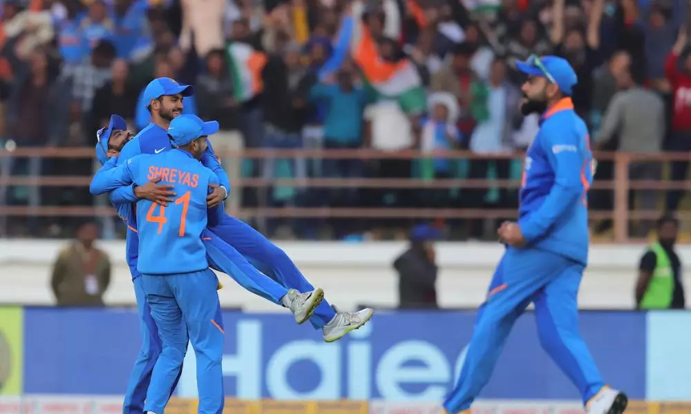India vs Australia, 2nd ODI :విజయకేతనం ఎగరవేసిన భారత్