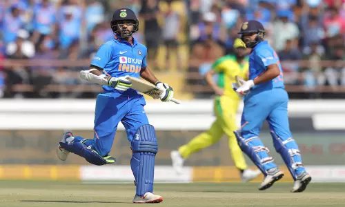 IND V AUS 2nd ODI : రోహిత్ శర్మ ఔట్.. IND V AUS 2nd ODI : రోహిత్ శర్మ ఔట్..