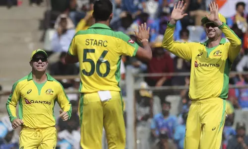 IND V AUS 3rd ODI : తొలి వికెట్ కోల్పోయిన భారత్
