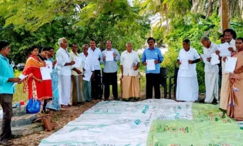 Andhra Pradesh: పొలంబడి కార్యక్రమం నిర్వహించిన వ్యవసాయ శాఖ అధికారి