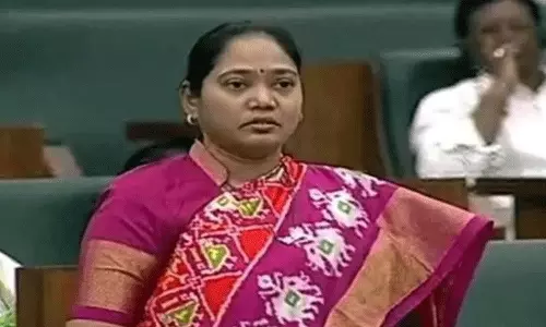 Andhra Pradesh: ఇన్సైడర్ ట్రేడింగ్ పై తీర్మానం ప్రవేశపెట్టిన హోంమంత్రి సుచరిత Andhra Pradesh: ఇన్సైడర్ ట్రేడింగ్ పై తీర్మానం ప్రవేశపెట్టిన హోంమంత్రి సుచరిత