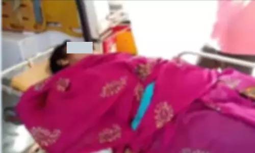 దారుణం: నోట్లో బియ్యం కుక్కి.. మహిళపై అత్యాచారం దారుణం: నోట్లో బియ్యం కుక్కి.. మహిళపై అత్యాచారం