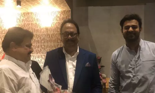 బీజేపీ నేతలకు కృష్ణంరాజు విందు బీజేపీ నేతలకు కృష్ణంరాజు విందు