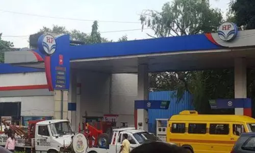 Fastlane: ఇక పెట్రోల్ కోసం బంకుల్లో క్యూలో వేచి ఉండక్కర్లేదు..ఫాస్ట్ లేన్ విధానానికి శ్రీకారం