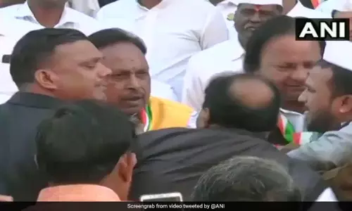 Republic Day: కాంగ్రెస్‌ నేతలు బాహాబాహీ..వైరల్ వీడియో