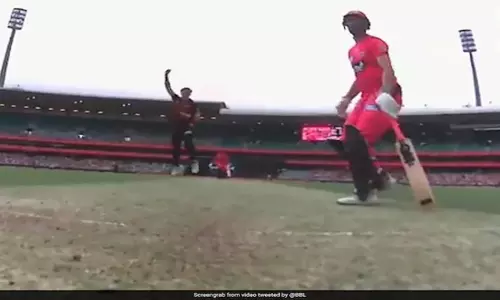 జేమ్స్‌ యూఆర్ అన్‌లక్కీ.. ఇలాంటి ఔట్ ఎప్పుడు చూడలేదు !