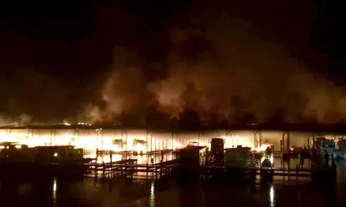 అమెరికాలోని అలబామాలో భారీ అగ్నిప్రమాదం అమెరికాలోని అలబామాలో భారీ అగ్నిప్రమాదం