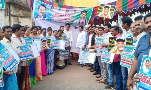 Rajahmundry: మూడు రాజధానులు మద్దతుగా సంతకాల సేకరణ