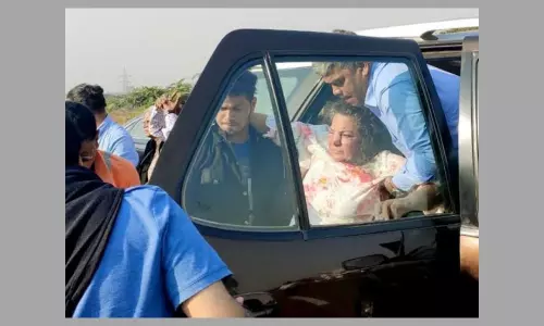 ఆసుపత్రిలో సీనియర్ నటి.. చనిపోతే బావుండును అంటూ face bookలో పోస్ట్ చేసిన టీచర్!