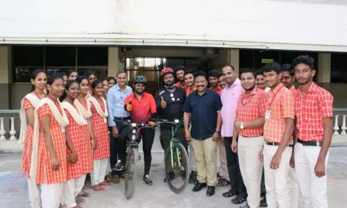 పాయకరావుపేట చేరుకున్న ఐ స్టాండ్ ఫర్ ది నేషన్ సభ్యుల సైకిల్ యాత్ర