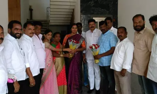 Medak: ఎమ్మెల్యే ను కలిసిన మున్సిపల్ కౌన్సిలర్లు, చైర్మన్