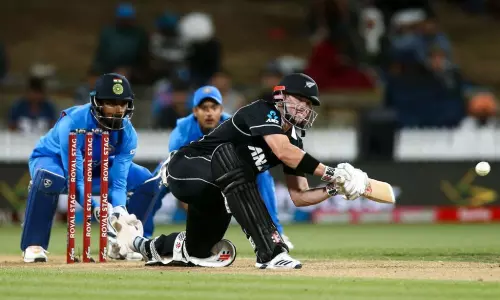 IND VS NZ: మూడవ వికెట్ కోల్పోయిన న్యూజిలాండ్