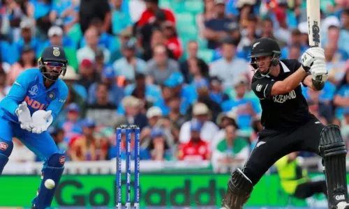 IND VS NZ: నిలకడగా ఆడుతున్న న్యూజిలాండ్