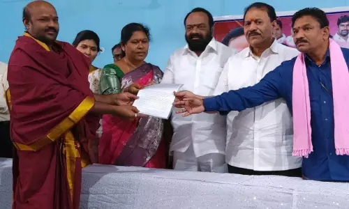 అన్ని వర్గాల అభివృద్ది కోసం రాష్ట్ర ప్రభుత్వం ఎంతో కృషి చేస్తుంది