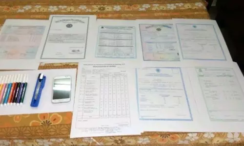 బ్రిక్స్ ఇంటి నుండి తిరుపతి యూనివర్సిటీల నకిలీ సర్టిఫికెట్లు స్వాధీనం