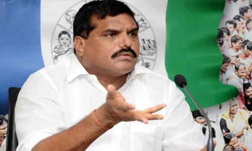 ఐటీ రైడ్స్‌పై చంద్రబాబు ఎందుకు నోరు మెదపడం లేదు