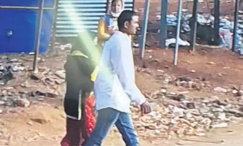 దారుణం : పోలీసులమంటూ మహిళపై ఇద్దరు యువకులు అత్యాచారం