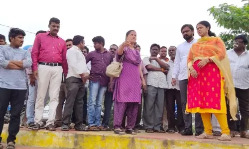 భక్తులకు ఇబ్బందులు లేకుండా ఏర్పాట్లు చేయాలి: ఎమ్మెల్యే ఆదిరెడ్డి భవానీ