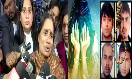 కోర్టులో కన్నీరు పెట్టుకున్న నిర్భయ తల్లి