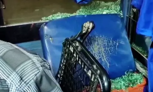 ఉద్రిక్తంగా సాగుతోన్న కర్ణాటక బంద్‌.. ఏపీ బస్సులపై రాళ్లు