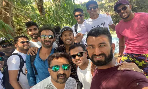 ప్రకృతి అందాల వీక్షణలో మునిగితేలుతున్న టీం ఇండియా ప్రకృతి అందాల వీక్షణలో మునిగితేలుతున్న టీం ఇండియా