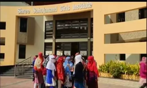 గుజరాత్ బుజ్ లో ఓ విద్యాసంస్థ నిర్వాకం గుజరాత్ బుజ్ లో ఓ విద్యాసంస్థ నిర్వాకం