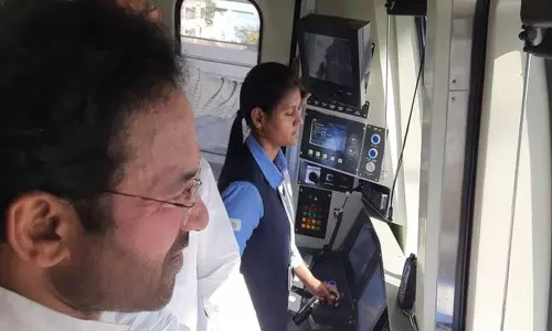 పాతబస్తీ మెట్రో రైలుకు ఎంఐఎం అడ్డుపడుతుంది : మంత్రి కిషన్ రెడ్డి పాతబస్తీ మెట్రో రైలుకు ఎంఐఎం అడ్డుపడుతుంది : మంత్రి కిషన్ రెడ్డి