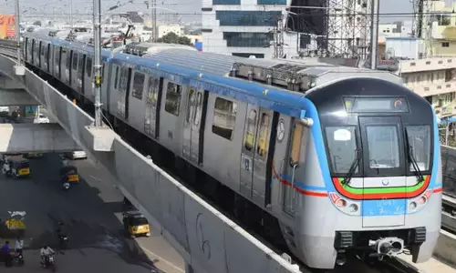 హైదరాబాద్ మెట్రో రైల్లో చిన్న చిన్న సమస్యలు హైదరాబాద్ మెట్రో రైల్లో చిన్న చిన్న సమస్యలు