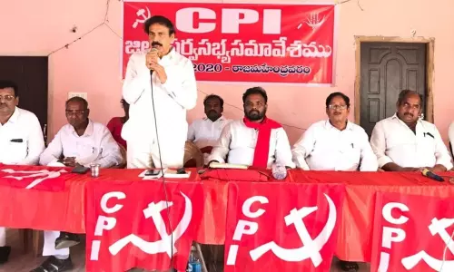 మతతత్వ పోకడలను తిప్పికొట్టేందుకు సన్నద్ధమవ్వాలి: సీపీఐ రామకృష్ణ