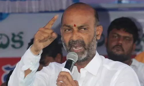 బైంసా అల్లర్లు టీఆర్ఎస్ సర్కార్ వైఫల్యం : ఎంపీ బండి సంజయ్ బైంసా అల్లర్లు టీఆర్ఎస్ సర్కార్ వైఫల్యం : ఎంపీ బండి సంజయ్
