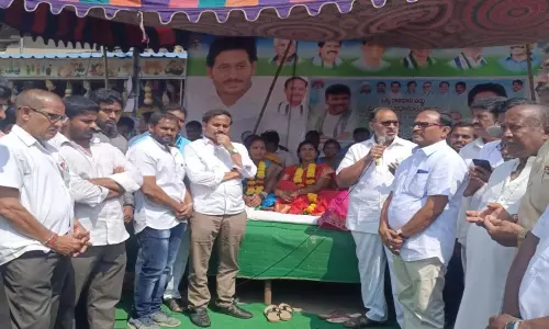 Anakapalle: మూడు రాజధానులకు మద్దతుగా రిలే దీక్షలు