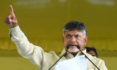 జగన్ మూడు ముక్కలాట ఆడుతున్నారు-చంద్రబాబు జగన్ మూడు ముక్కలాట ఆడుతున్నారు-చంద్రబాబు