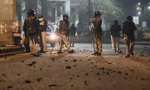 జామియా ఘటన.. 10 మంది విద్యార్థులకు నోటీసులు