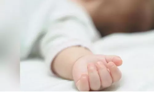 నిజామాబాద్ జిల్లాలో విషాదం... వాటర్ అనుకుని కిరోసిన్ తాగిన 11 నెలల బాలుడు మృతి నిజామాబాద్ జిల్లాలో విషాదం... వాటర్ అనుకుని కిరోసిన్ తాగిన 11 నెలల బాలుడు మృతి