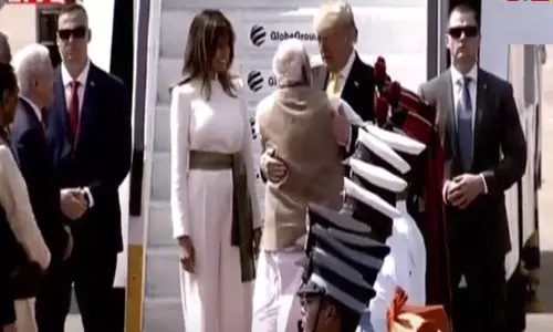Donald Trump: అహ్మదాబాద్ చేరుకున్న ట్రంప్ దంపతులు.. ఆలింగనం చేసుకున్న మోదీ