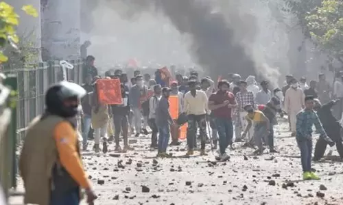 అల్లర్లతో అట్టుడికిన ఢిల్లీ.. అసలేం జరుగుతోంది?