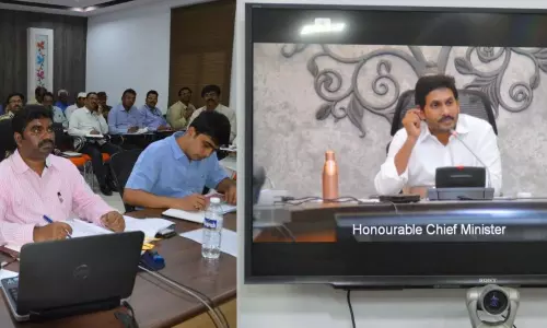 పెదలందరికి ఇళ్ళు స్థలాలు అందాలి: సీఎం వీడియో కాన్ఫెరెన్స్