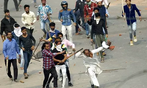 హింసాత్మకంగా ఢిల్లీ సీఏఏ ఆందోళనలు.. 13 మంది మృతి..