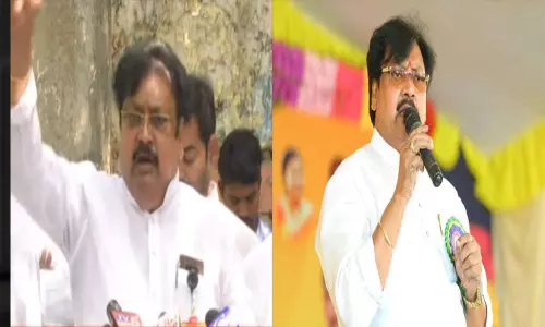 జగన్ ప్రభుత్వానిది రాక్షస పాలన .. విశాఖ ఘటనపై గవర్నర్కు ఫిర్యాదు జగన్ ప్రభుత్వానిది రాక్షస పాలన .. విశాఖ ఘటనపై గవర్నర్కు ఫిర్యాదు