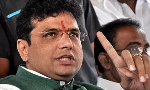 అంతా వాళ్లే చేస్తున్నారని శ్రీధర్‌ బాబు గుస్సా