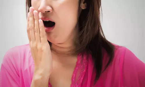 నోటి దుర్వాసను చెక్ పెట్టండిలా..