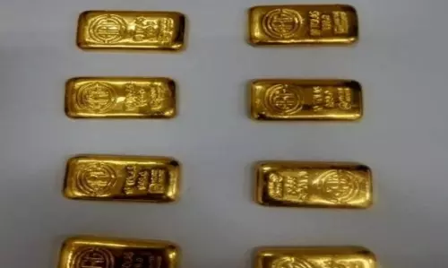 విశాఖ విమానాశ్రయంలో రూ .51.5 లక్షల బంగారం స్వాధీనం.. ఇద్దరు అరెస్టు