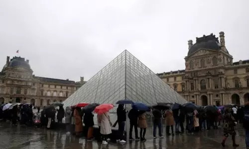 Coronavirus: అక్కడ విజృంభిస్తున్న కరోనావైరస్.. పలు పర్యాటక ప్రదేశాల మూసివేత