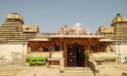 వెలుతురుంటే చాలు ఈ ఆలయంలో అద్భుతాలు చూడవచ్చు