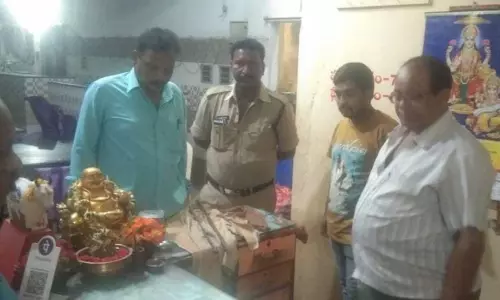 Udayagiri: విద్యుత్తు ఫీజులు తొలగించి... సీసీ కెమెరాలకు ముసుగు వేసి