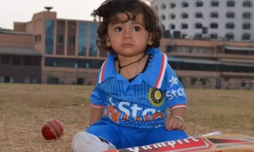 పది నెలల హైదరాబాదీ బుడ్డోడికి సచిన్ ఫిదా