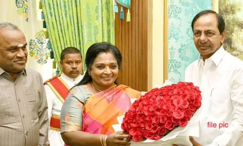 CM KCR meets governor tamilisai Sundararajan
